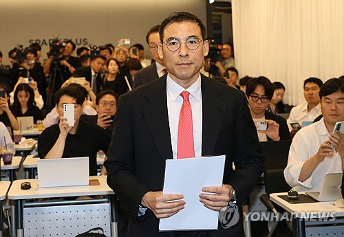 조현문 전 효성 부사장이 5일 서울 강남구 스파크플러스에서 열리는 유산 상속 관련 입장발표 기자회견에 참석하고 있다.   [공동취재]